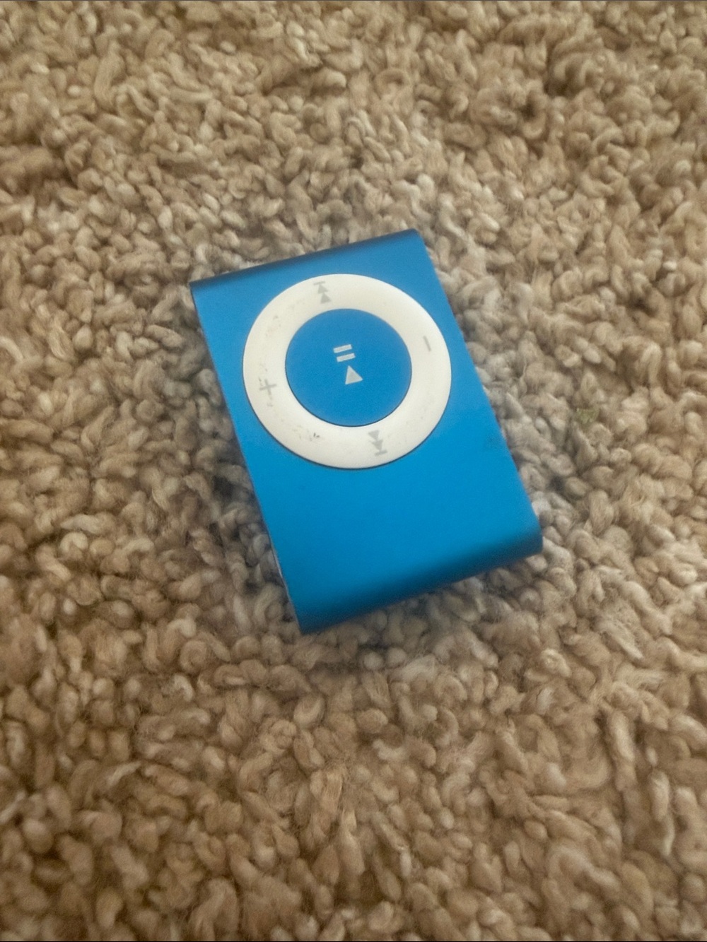 Apple iPod shuffle 2GB Blue (4th Generation) - Picture 7 of 11